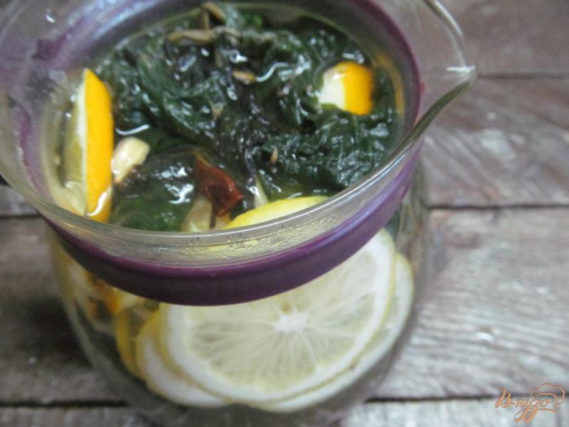 Фото приготовление рецепта: Чай из мяты с цитрусовыми шаг №4