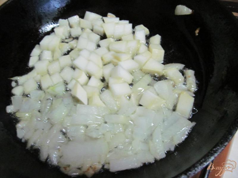 Фото приготовление рецепта: Тушенная капуста с грибами и патиссоном шаг №1