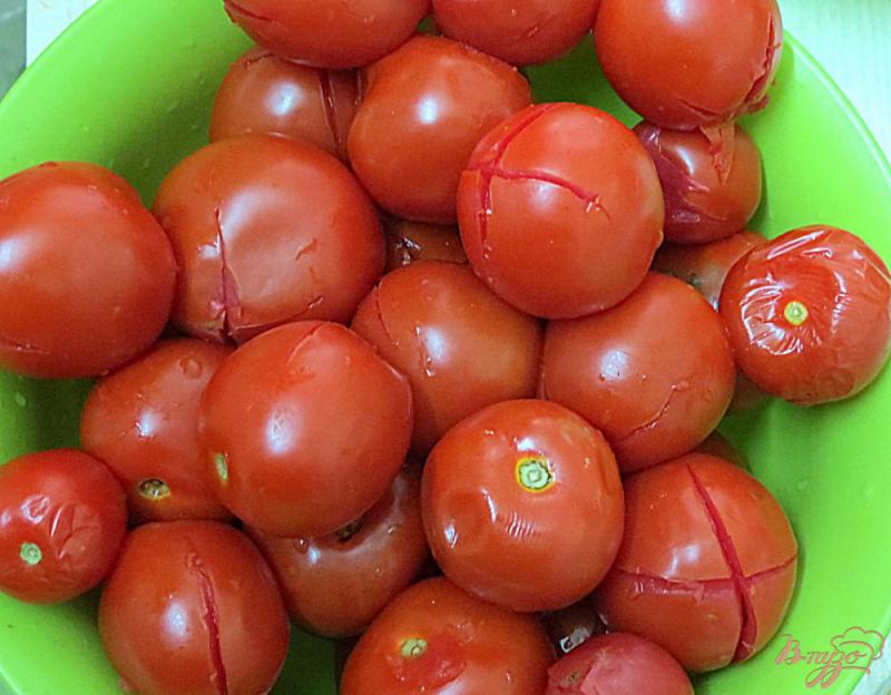 Фото приготовление рецепта: Консервированные помидоры дольками шаг №1