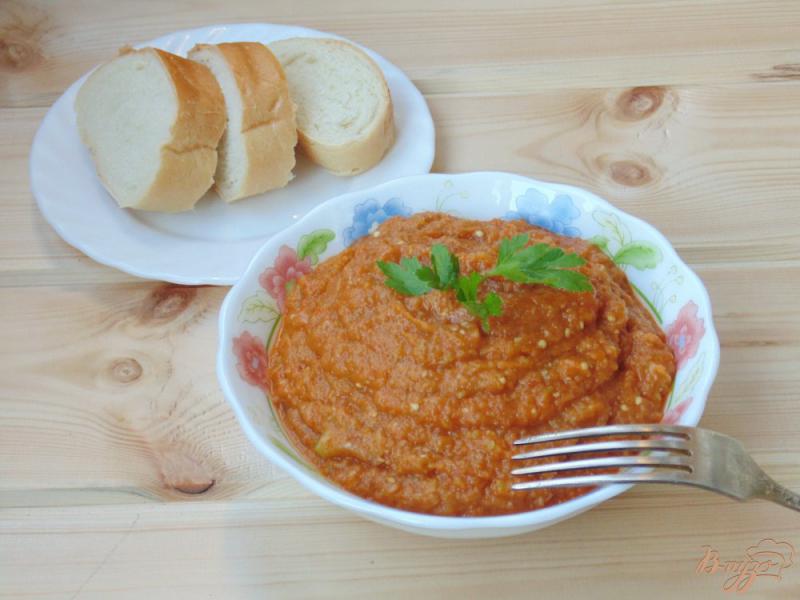 Фото приготовление рецепта: Икра из баклажанов и кабачков с томатной пастой шаг №7