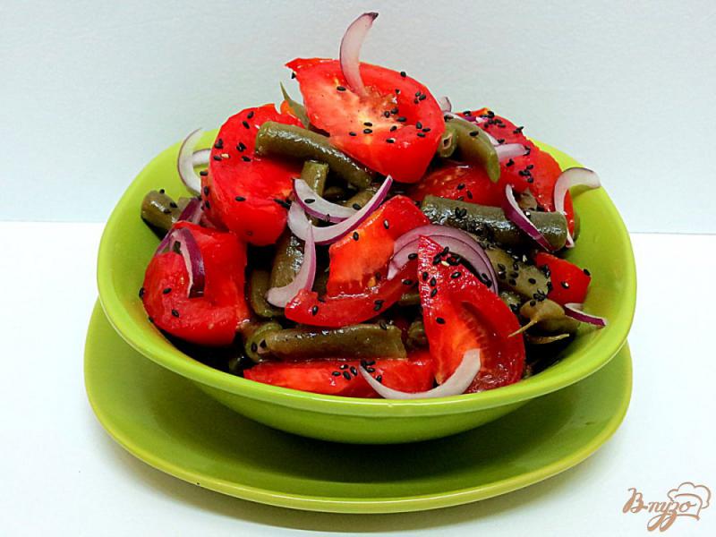 Фото приготовление рецепта: Салат со стручковой фасолью и помидорами шаг №7