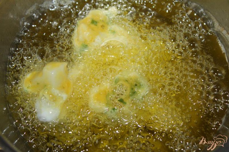 Фото приготовление рецепта: Цветная капуста в кляре с добавлением зелени шаг №5