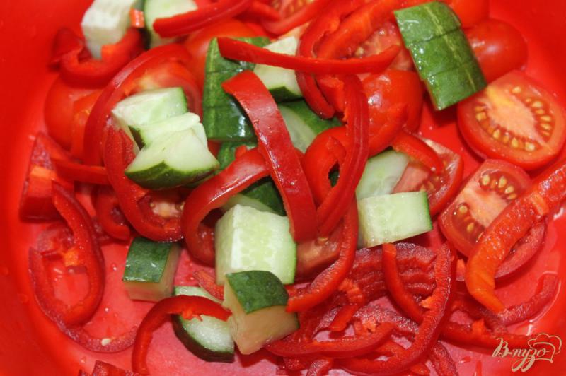 Фото приготовление рецепта: Быстрый овощной салат с сыром шаг №3