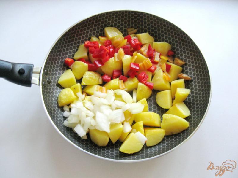 Фото приготовление рецепта: Картофель обжаренный с овощами шаг №7