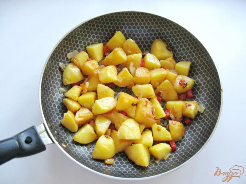Фото приготовление рецепта: Картофель обжаренный с овощами шаг №8