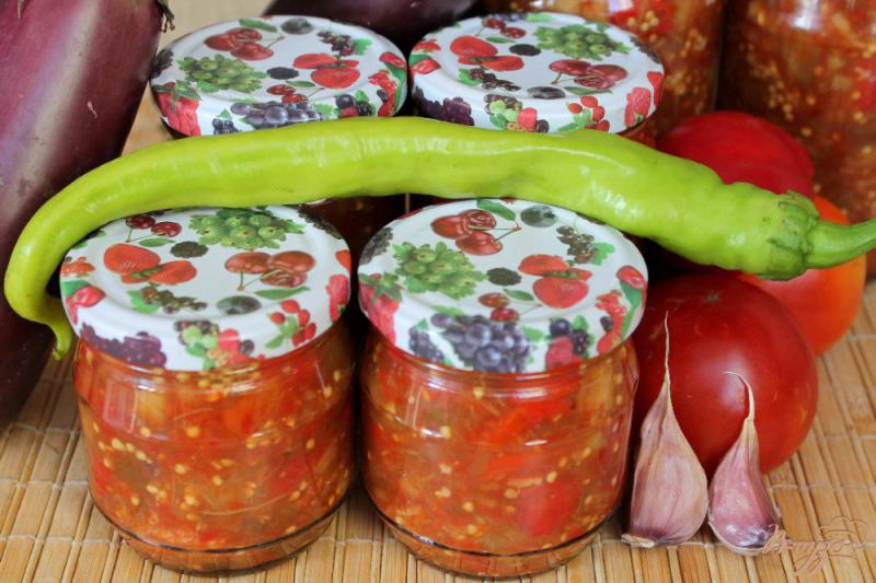 Фото приготовление рецепта: Печеные баклажаны в томате с перцем и чесноком шаг №6