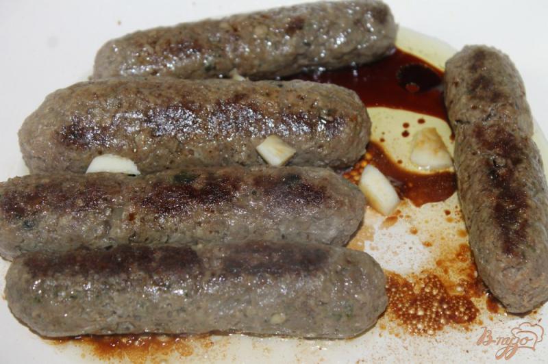 Фото приготовление рецепта: Ароматные мясные колбаски из мяса утки шаг №7