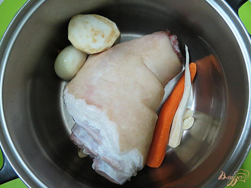 Фото приготовление рецепта: Рулет из рульки и куриного филе шаг №2