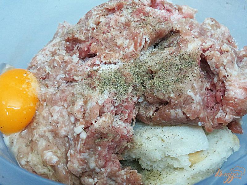 Фото приготовление рецепта: Котлеты свиные с начинкой из сыра, масла и укропа шаг №2