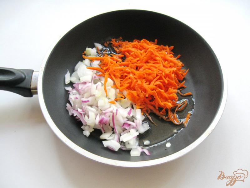 Фото приготовление рецепта: Макароны по - флотски с отварным, куриным мясом, морковкой и томатом шаг №4