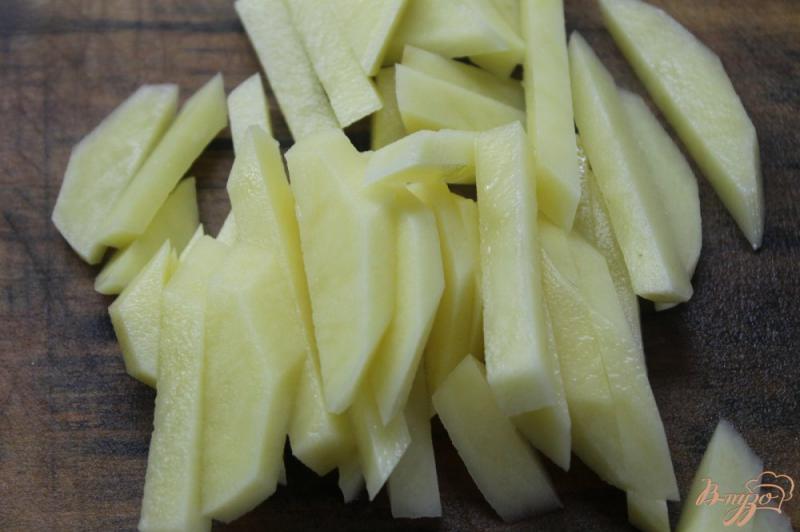 Фото приготовление рецепта: Картофель по - деревенски с баклажанами и свиными ушками шаг №1