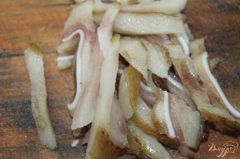 Фото приготовление рецепта: Картофель по - деревенски с баклажанами и свиными ушками шаг №6