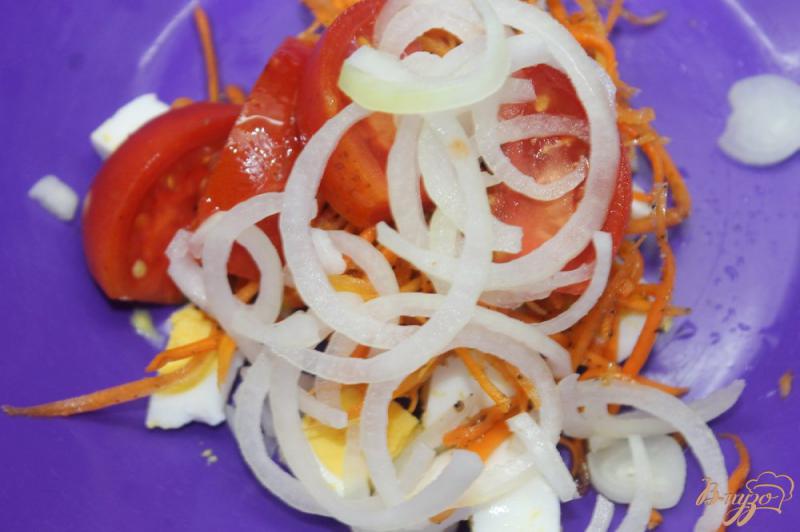 Фото приготовление рецепта: Салат из овощей с корейской морковью и яйцом шаг №4