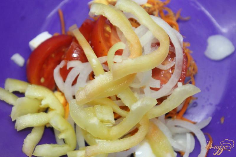 Фото приготовление рецепта: Салат из овощей с корейской морковью и яйцом шаг №5