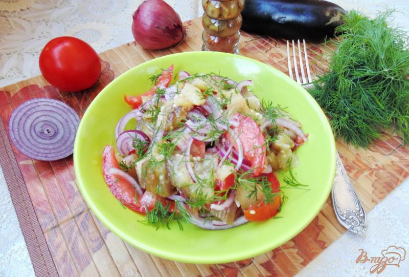 Фото приготовление рецепта: Салат из баклажанов с помидорами шаг №7