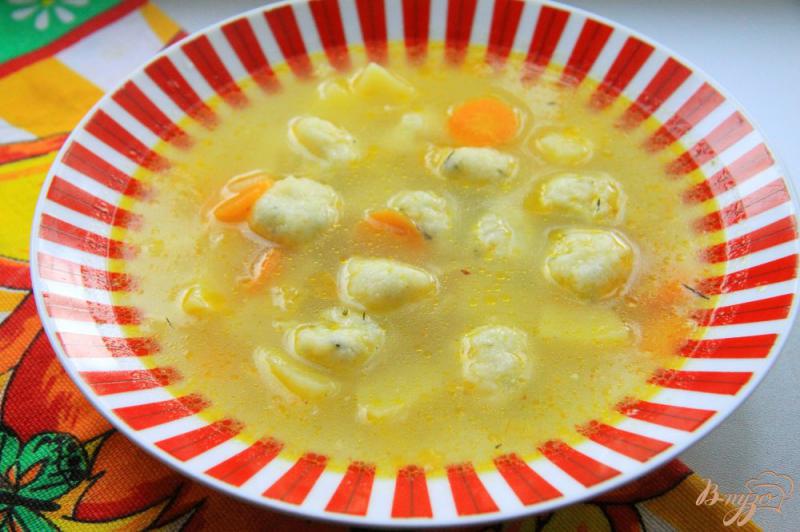 Фото приготовление рецепта: Суп с сырно-творожными крокетами шаг №11