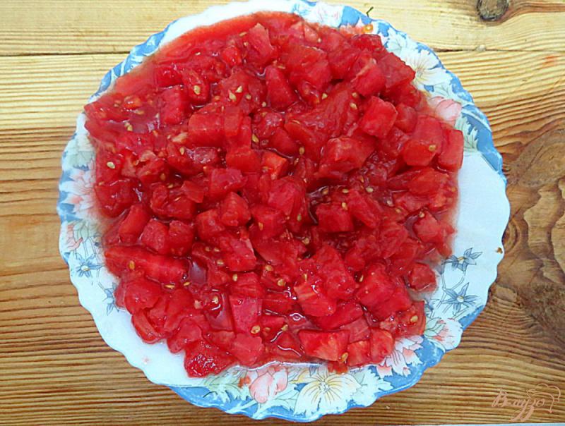Фото приготовление рецепта: Капуста тушёная с куриными голенями и помидорами шаг №4