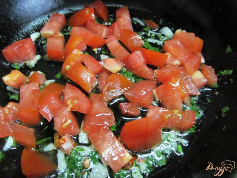 Фото приготовление рецепта: Мидии с макаронами и фасолью шаг №4