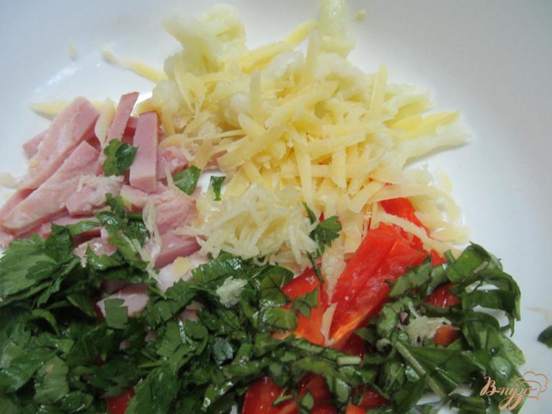 Фото приготовление рецепта: Салат из цветной капустой с перцем и ветчиной шаг №2