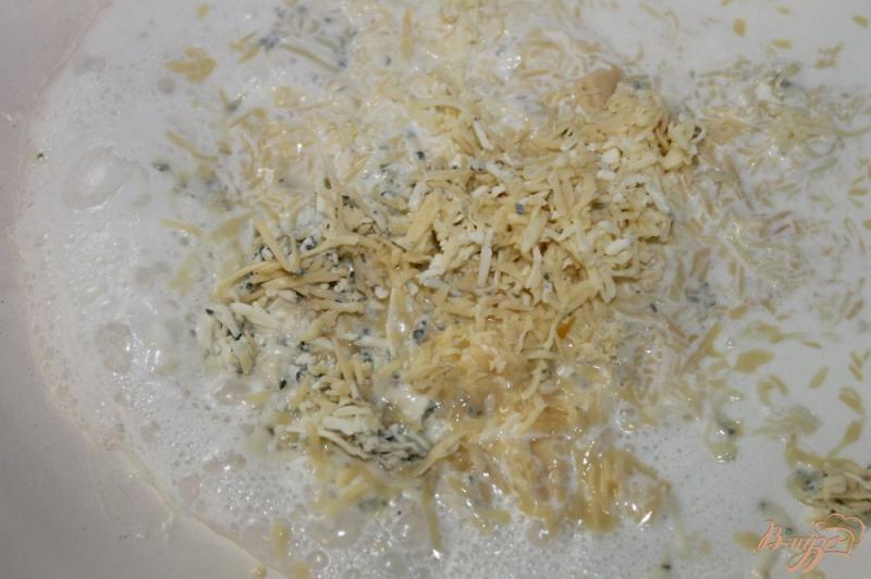 Фото приготовление рецепта: Сливочная паста с сыром шаг №5