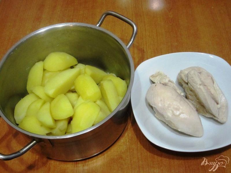 Фото приготовление рецепта: Котлеты из картофеля с курицей шаг №2