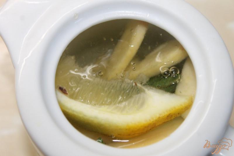 Фото приготовление рецепта: Мятный чай с лимоном и яблоком шаг №4