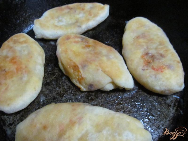 Фото приготовление рецепта: Тонкие пирожки с картофелем шаг №8