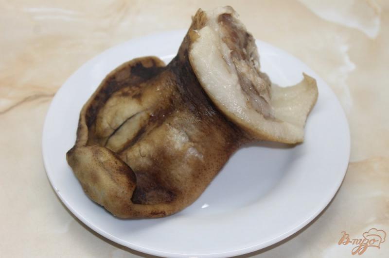 Фото приготовление рецепта: Свиные ушы тушенные в соевом соусе с добавлением французской горчицей шаг №1