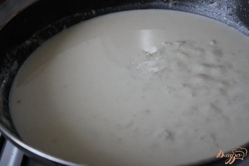 Фото приготовление рецепта: Спагетти с говядиной в молочном соусе шаг №4