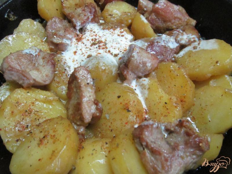 Фото приготовление рецепта: Картофель с индейкой шаг №5