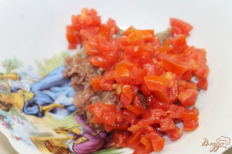 Фото приготовление рецепта: Кутабы с мясом и помидорами шаг №4