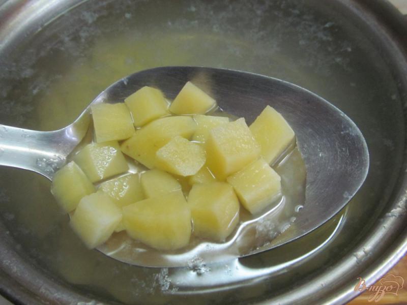 Фото приготовление рецепта: Суп с килькой в томате рисом и пшеном шаг №1