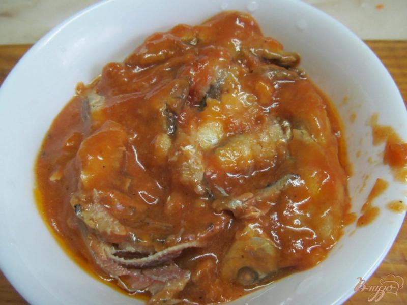 Фото приготовление рецепта: Суп с килькой в томате рисом и пшеном шаг №3