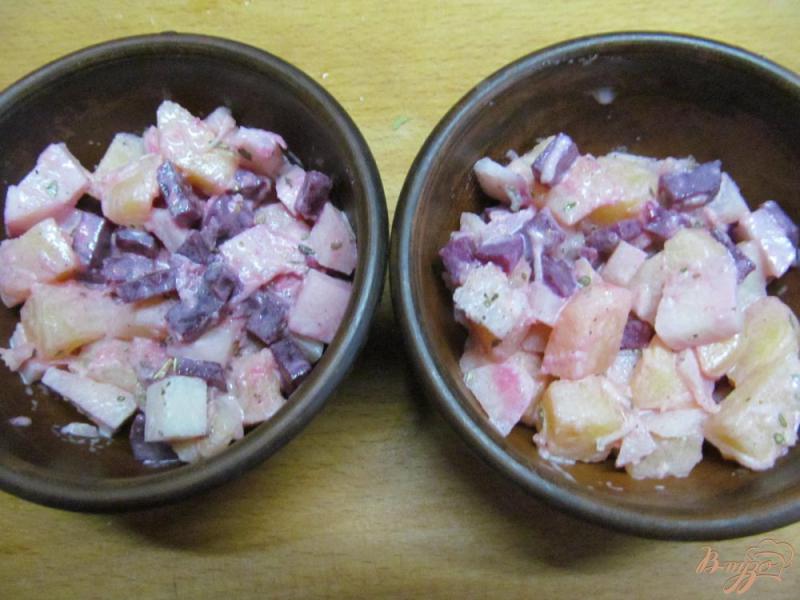Фото приготовление рецепта: Мясо индейки с овощами в горшочках шаг №4
