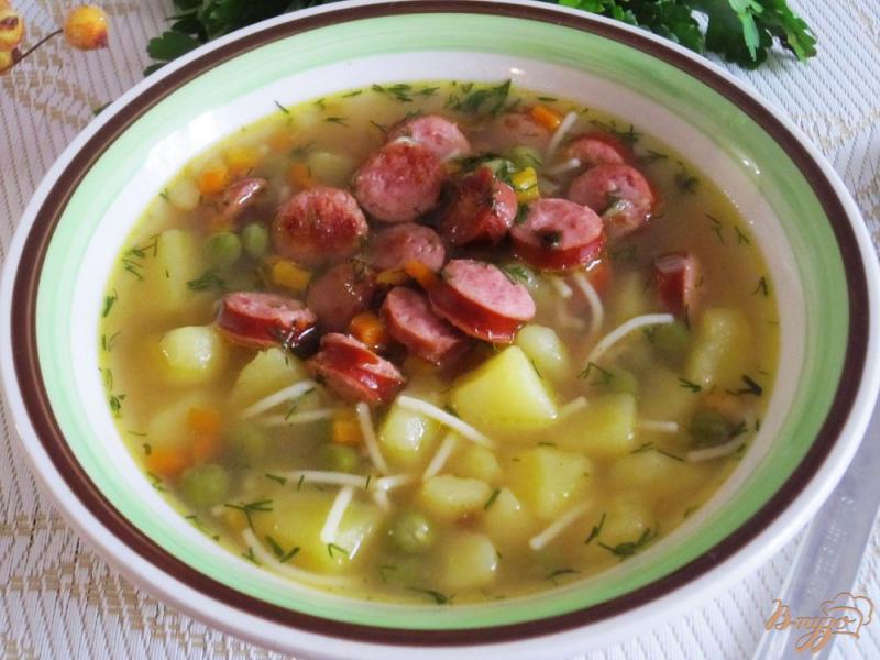 Фото приготовление рецепта: Быстрый суп с полукопченными сосисками шаг №8