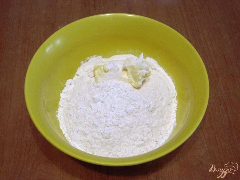 Фото приготовление рецепта: Печенье с беконом и сыром шаг №5