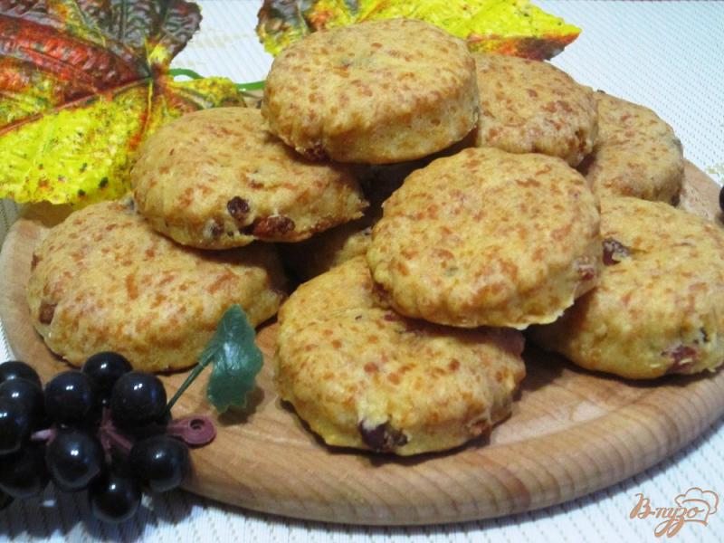Фото приготовление рецепта: Печенье с беконом и сыром шаг №11