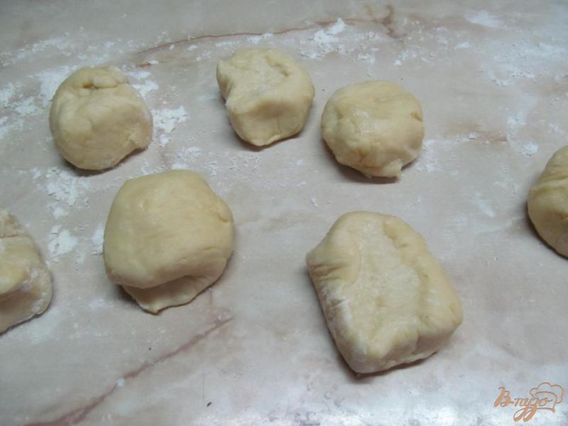 Фото приготовление рецепта: Духовые булочки с мясом шаг №5
