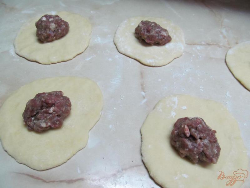 Фото приготовление рецепта: Духовые булочки с мясом шаг №6