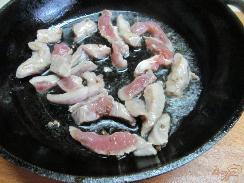Фото приготовление рецепта: Фунчоза с индейкой и овощами шаг №4