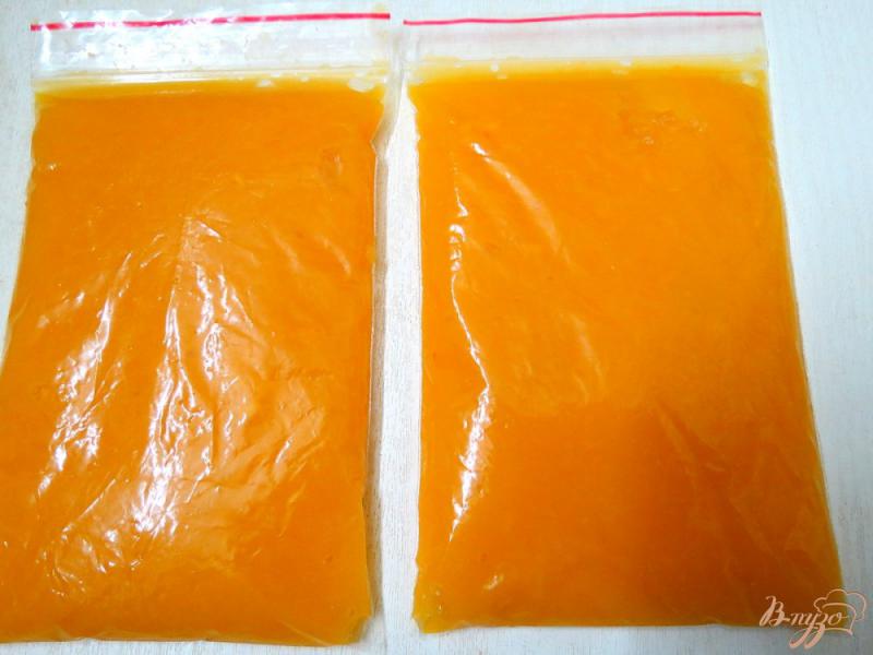 Фото приготовление рецепта: Заморозка тыквенного пюре на зиму шаг №7