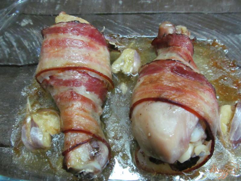 Фото приготовление рецепта: Куриные ножки в беконе шаг №3