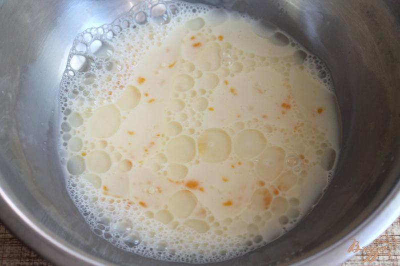 Фото приготовление рецепта: Блины на молоке с ароматом ванили и отрубями шаг №2