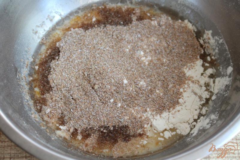 Фото приготовление рецепта: Блины на молоке с ароматом ванили и отрубями шаг №3