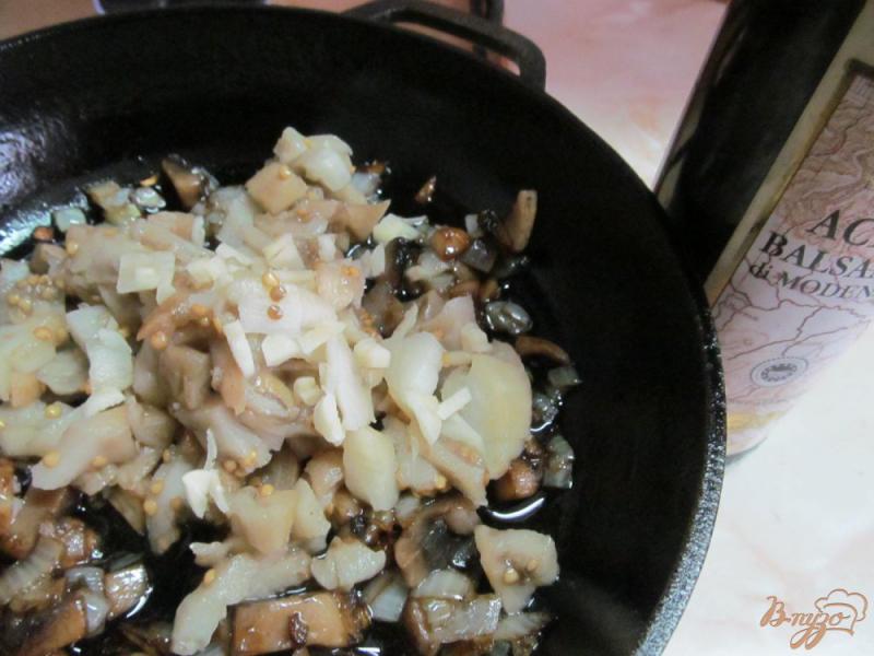 Фото приготовление рецепта: Закуска из баклажана с грибами шаг №3