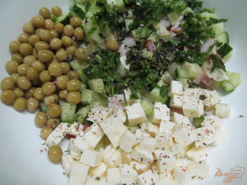 Фото приготовление рецепта: Овощной салат с брынзой и курицей шаг №3