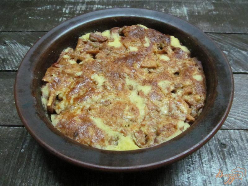 Фото приготовление рецепта: Сухой пирог с яблоками на кукурузной муке шаг №7