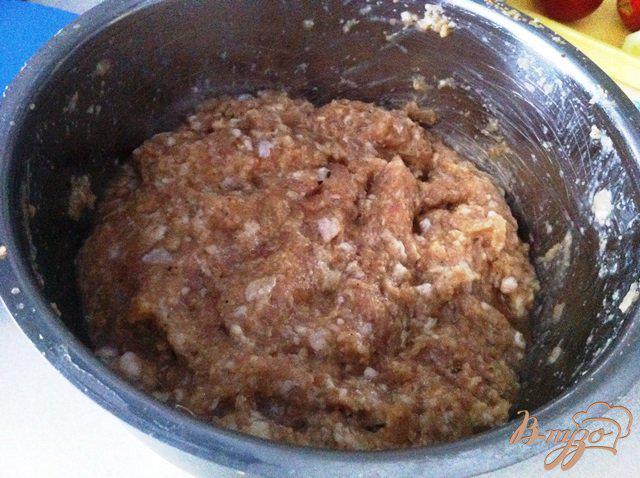 Фото приготовление рецепта: Мясная запеканка из куриного фарша и кабачка шаг №2
