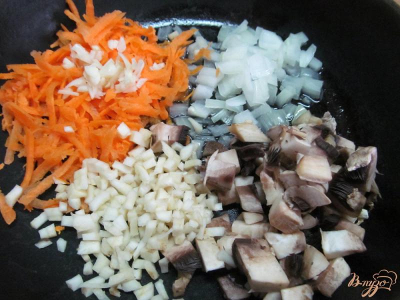 Фото приготовление рецепта: Макароны с овощами и мясом шаг №1