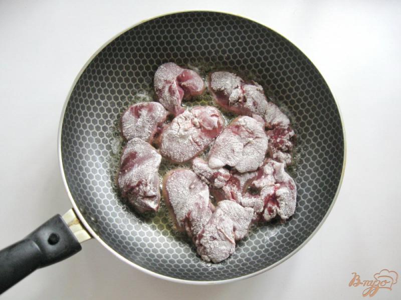 Фото приготовление рецепта: Куриная печень с красным вином шаг №1
